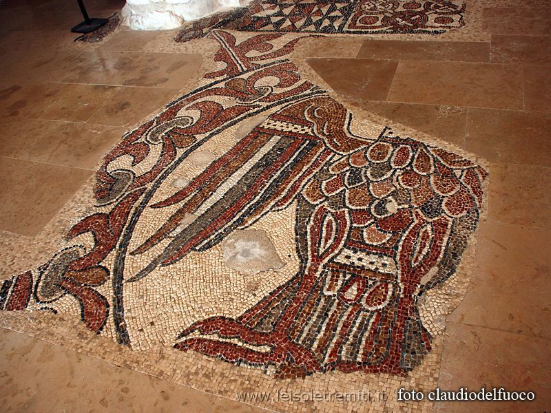 Aquila sul pavimento a mosaico della chiesa di San Nicola
