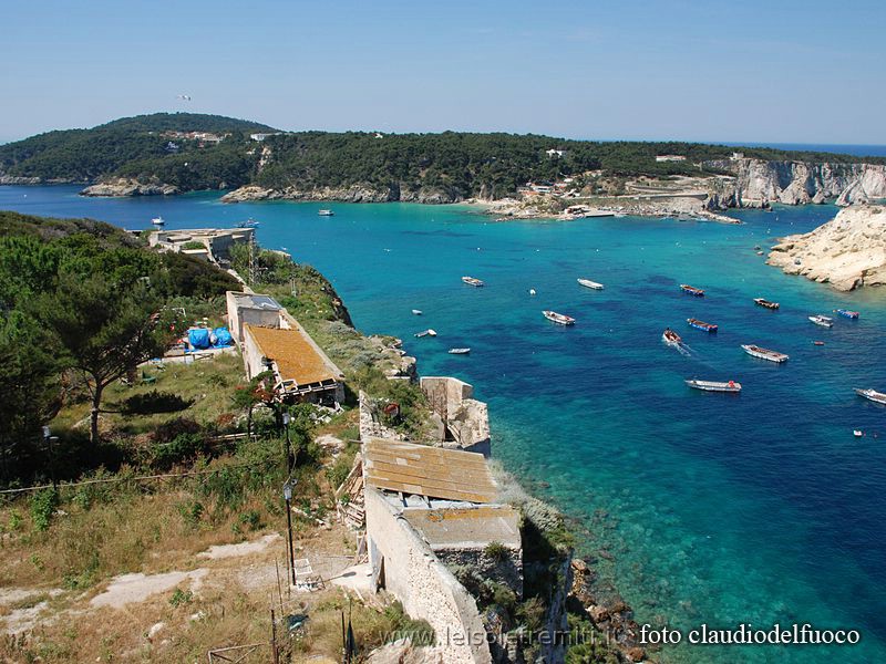 vista-meravigliosa-delle-isole-tremiti